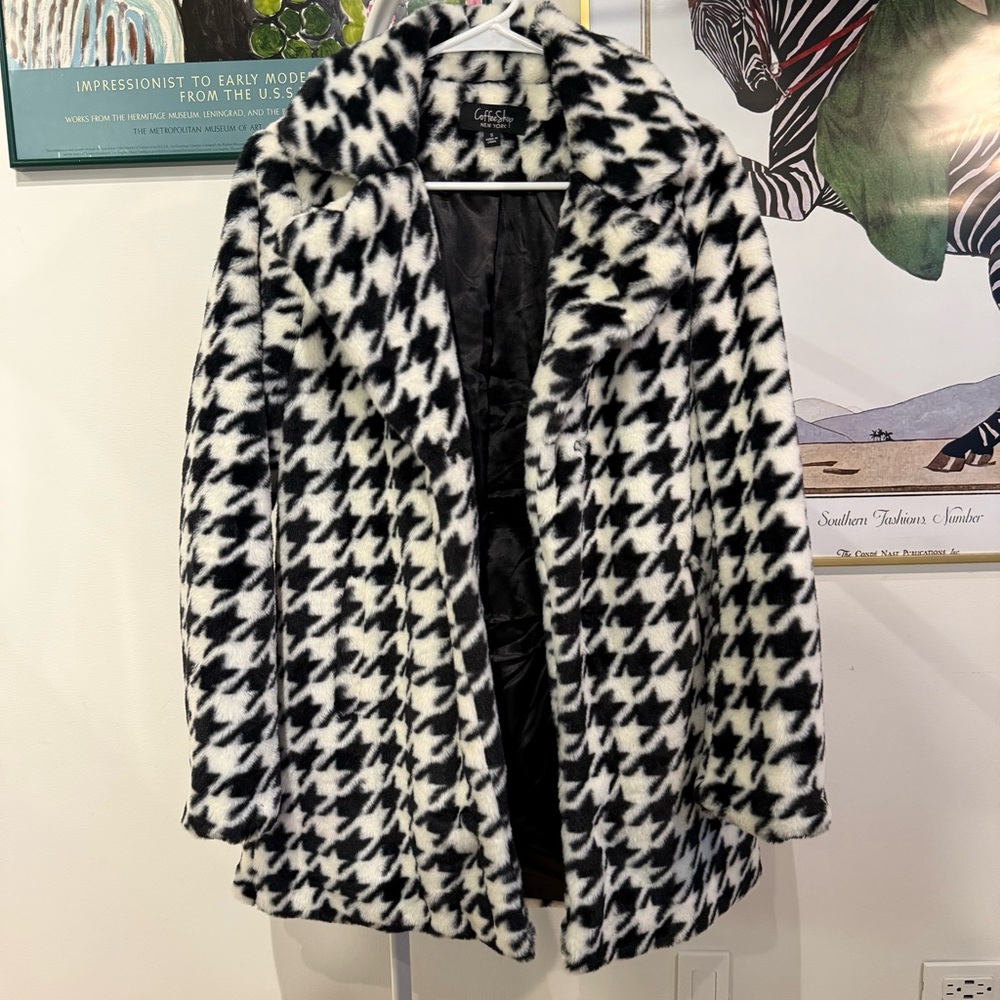 CoffeeShop Faux Fur Walker Coat in Black and White Houndstooth Plaid - Picture 2 of 7